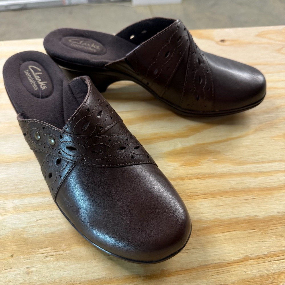 Clarks Bendables Brown Leather Clog Mules Womens 9.5M Slip On Low Heel